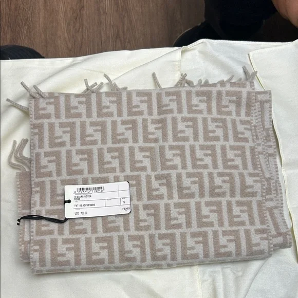 Fendi Cream Dust Bag with Black Logo - www.toquedesaborminas  display picture 2